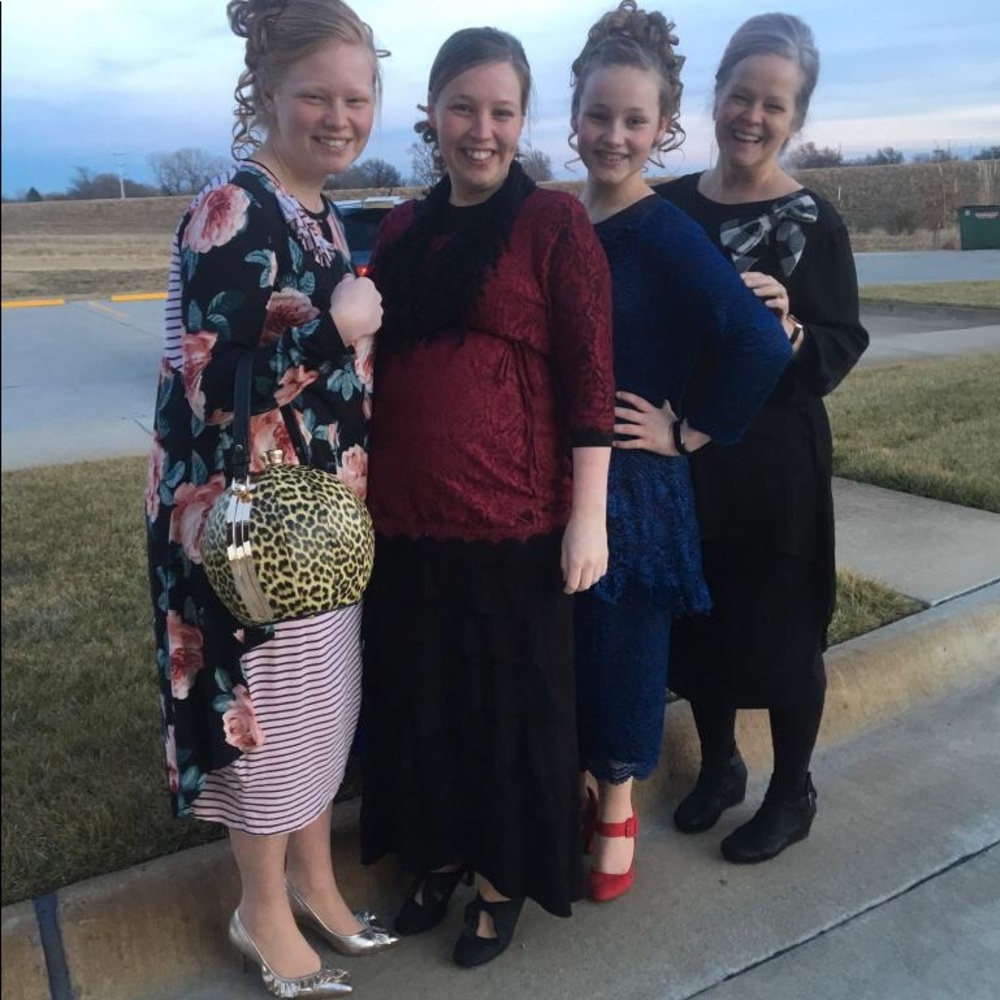 Meet your Posher, Stephanie😊